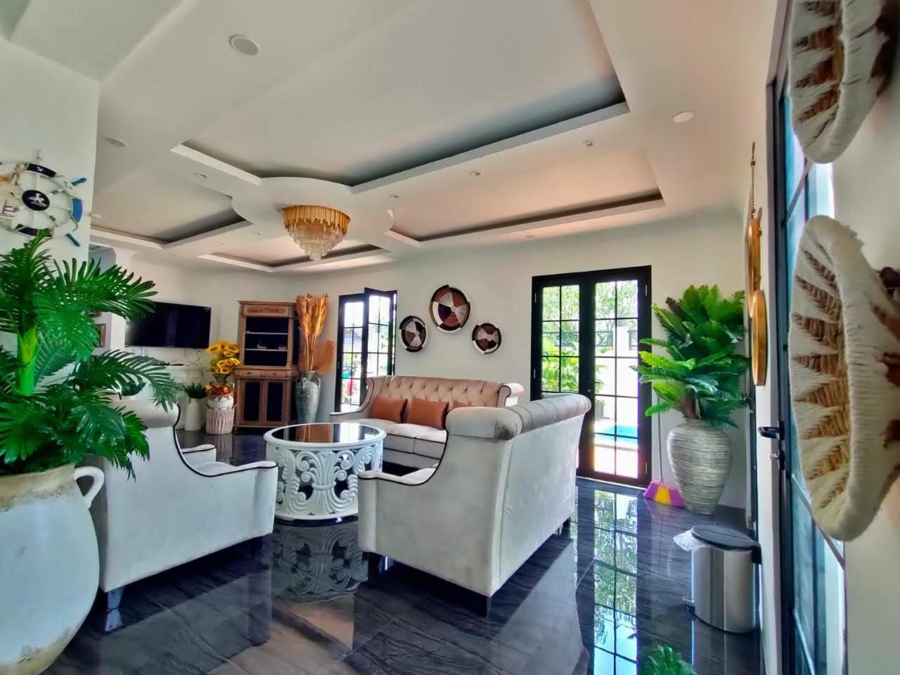 Villa Kota Bunga Malini 7 Cinengangirang Exterior photo